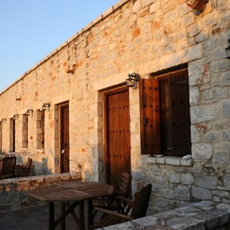Lalloudes Seaside Accommodation Exo Nimfion Esterno foto