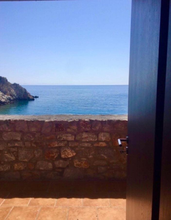 Lalloudes Seaside Accommodation Exo Nimfion Esterno foto