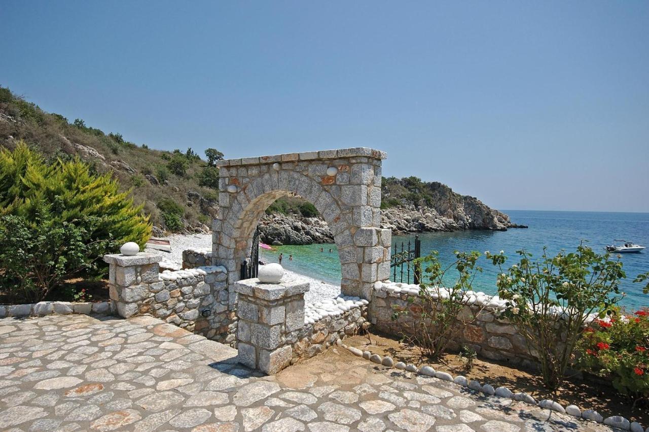 Lalloudes Seaside Accommodation Exo Nimfion Esterno foto