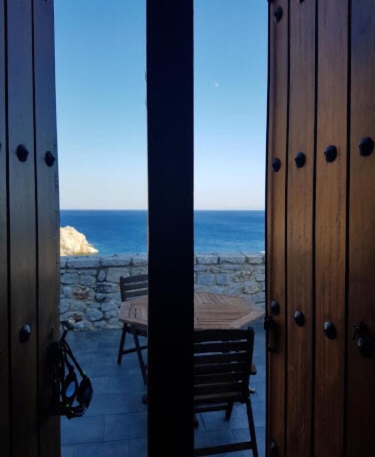 Lalloudes Seaside Accommodation Exo Nimfion Esterno foto
