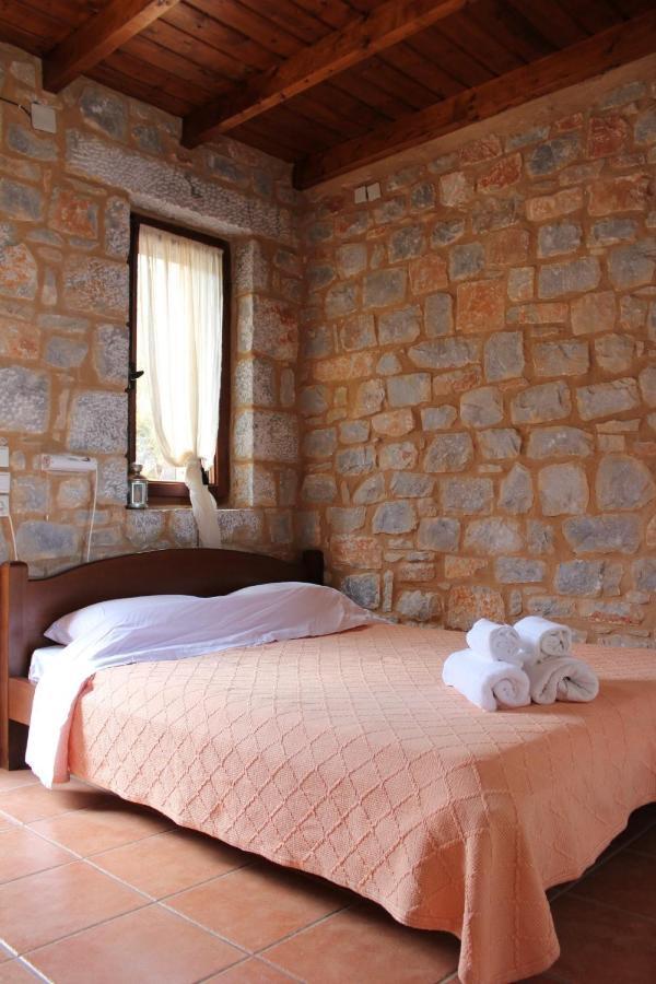 Lalloudes Seaside Accommodation Exo Nimfion Esterno foto