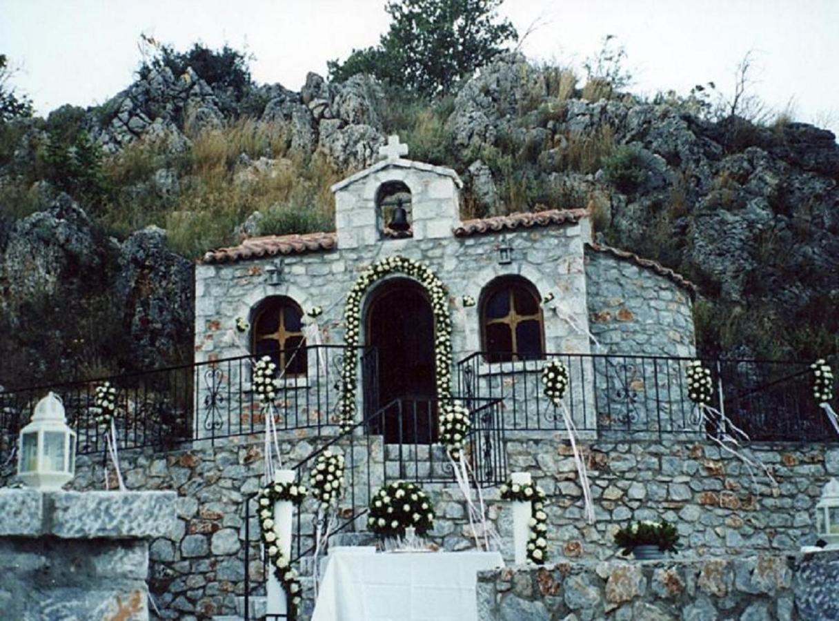Lalloudes Seaside Accommodation Exo Nimfion Esterno foto