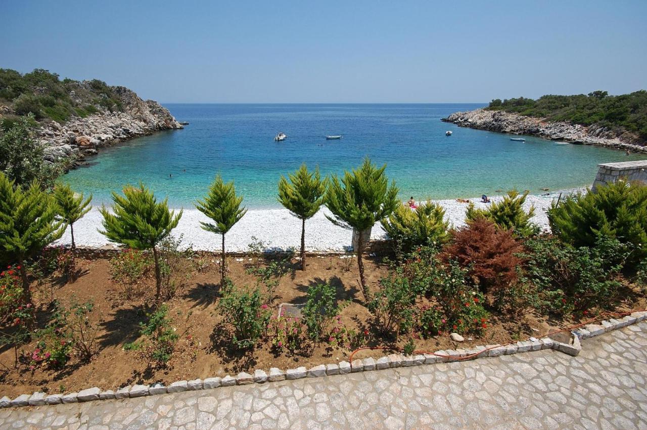 Lalloudes Seaside Accommodation Exo Nimfion Esterno foto