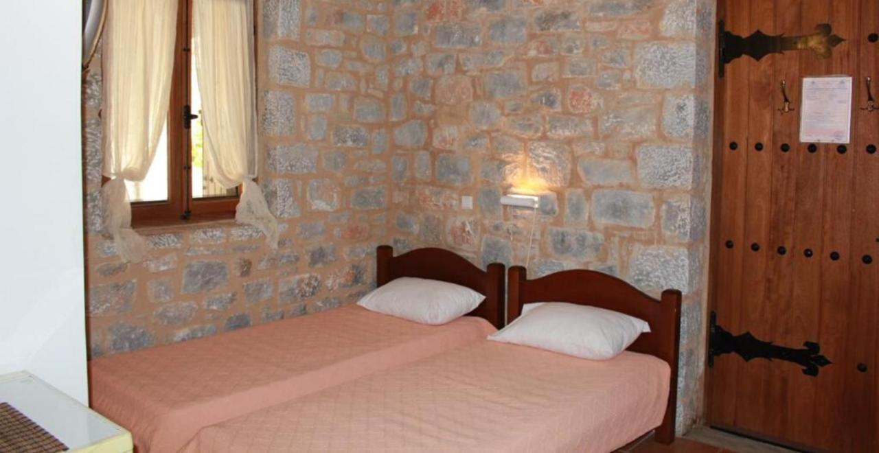 Lalloudes Seaside Accommodation Exo Nimfion Esterno foto